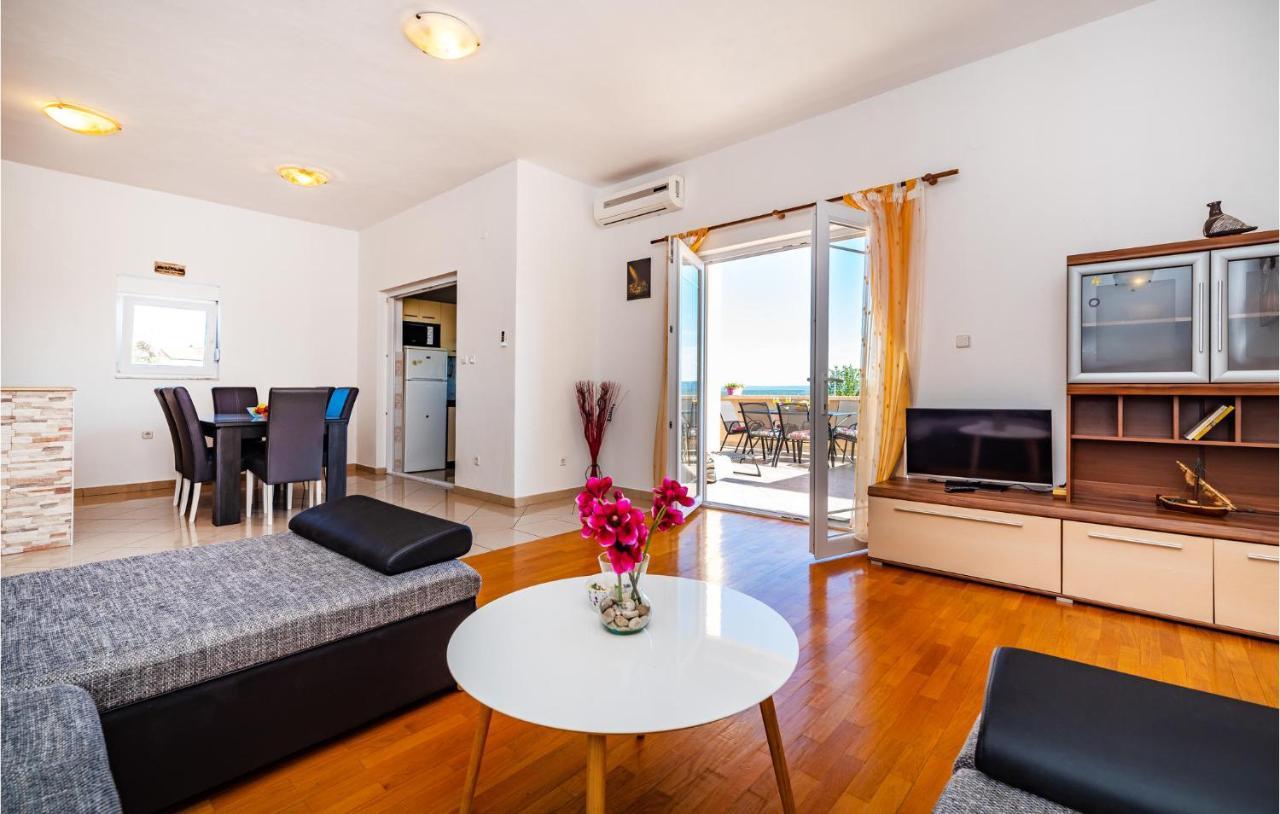 Beautiful Apartment In Maslenica With Kitchen Dış mekan fotoğraf