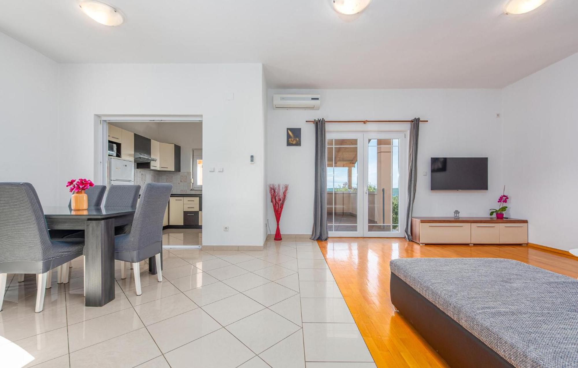Beautiful Apartment In Maslenica With Kitchen Dış mekan fotoğraf